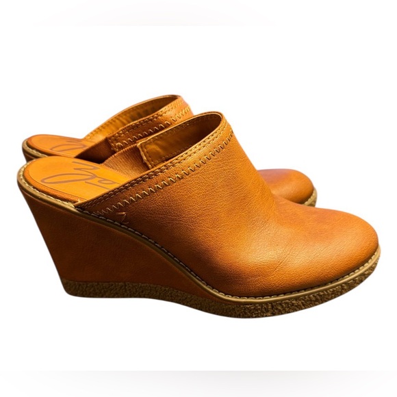 Sold - Picture 3 of 7